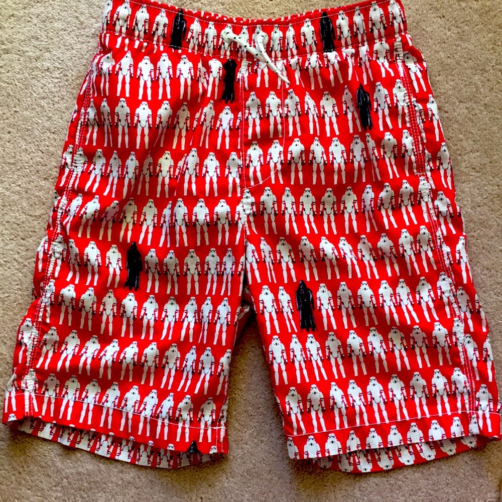GAP Star Wars swim trunks featuring Stormtroopers and DARTH size XL (12)